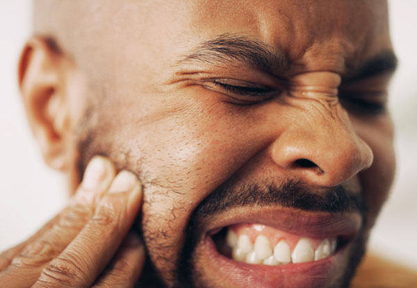 man with rear jaw pain